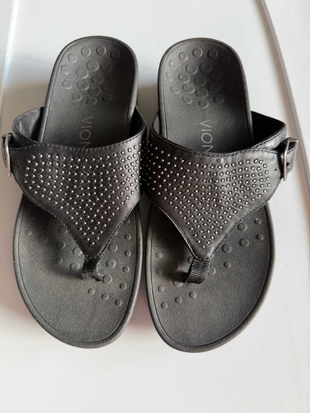 Vionic Women’s 7 Black Studded Sandal